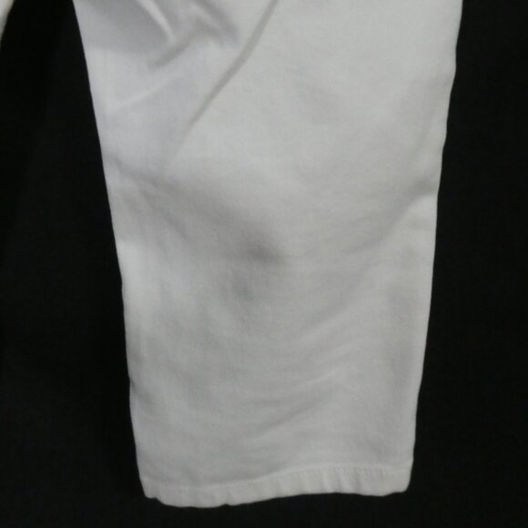 SUKO JEANS | size 4 | Classic White Cropped Capris - Picture 16 of 16
